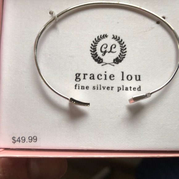 New! Silver Arrow Bracelet - Picture 3 of 3